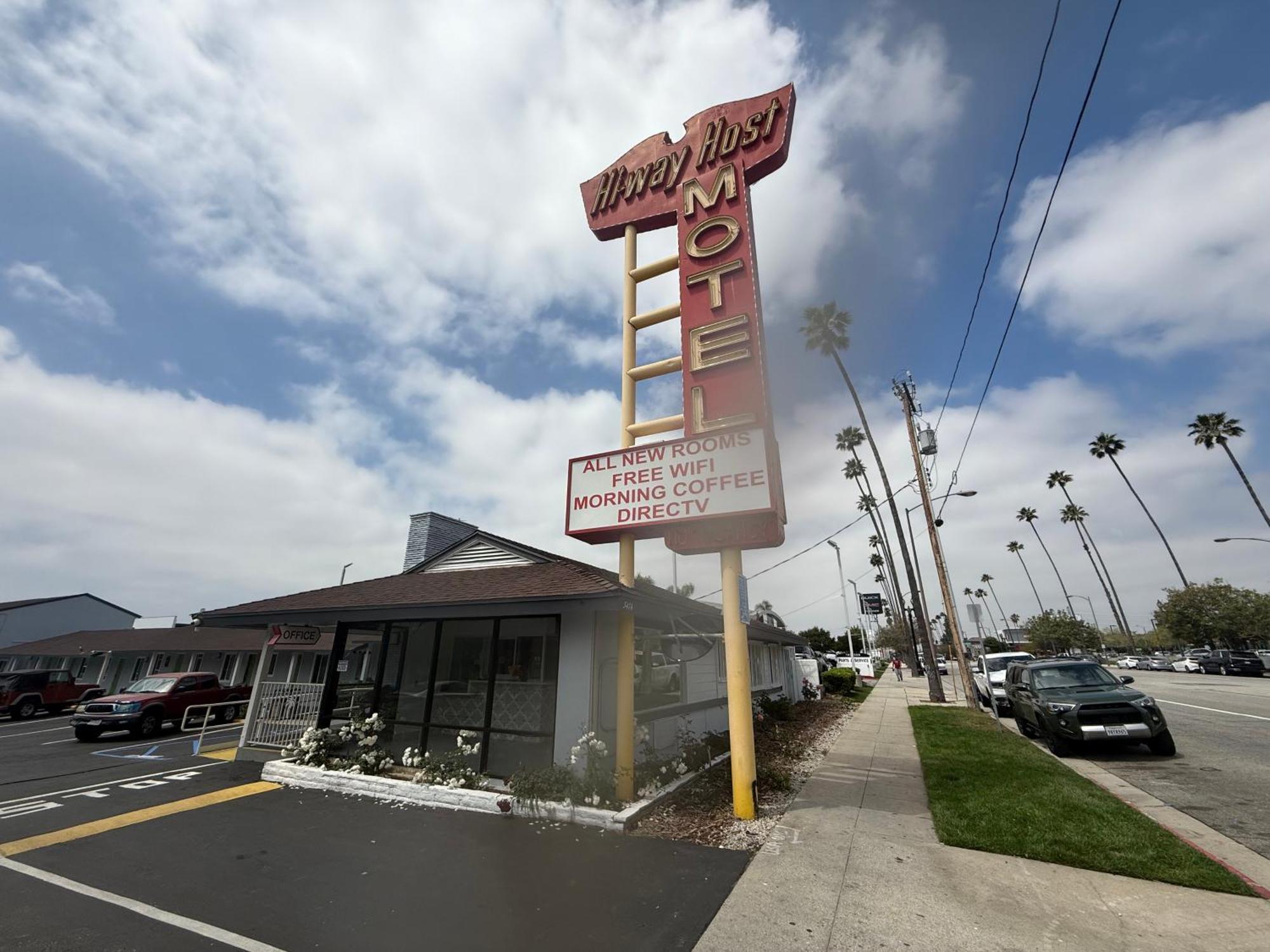 Hi-Way Host Motel Pasadena Exterior photo