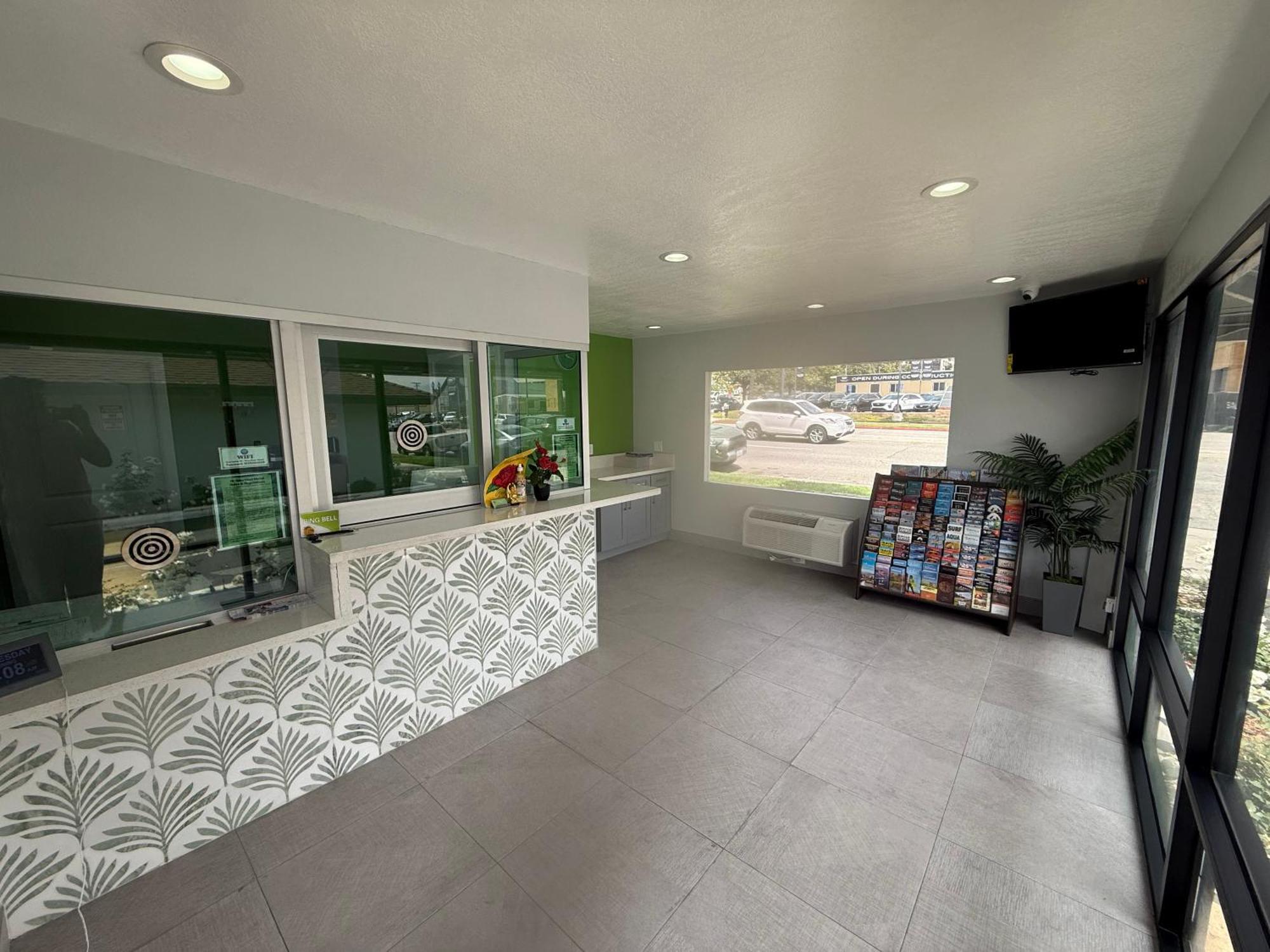 Hi-Way Host Motel Pasadena Exterior photo