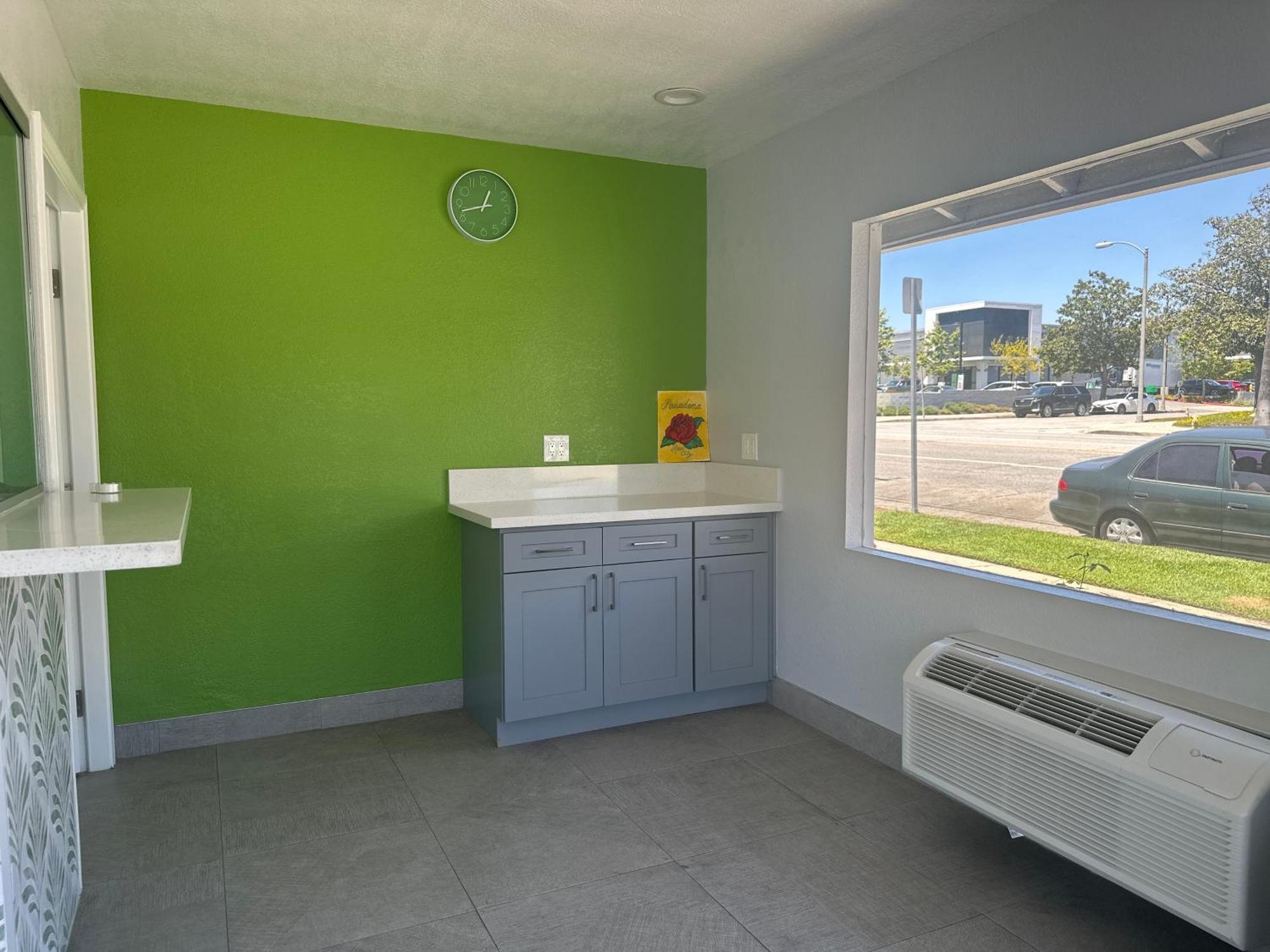 Hi-Way Host Motel Pasadena Exterior photo