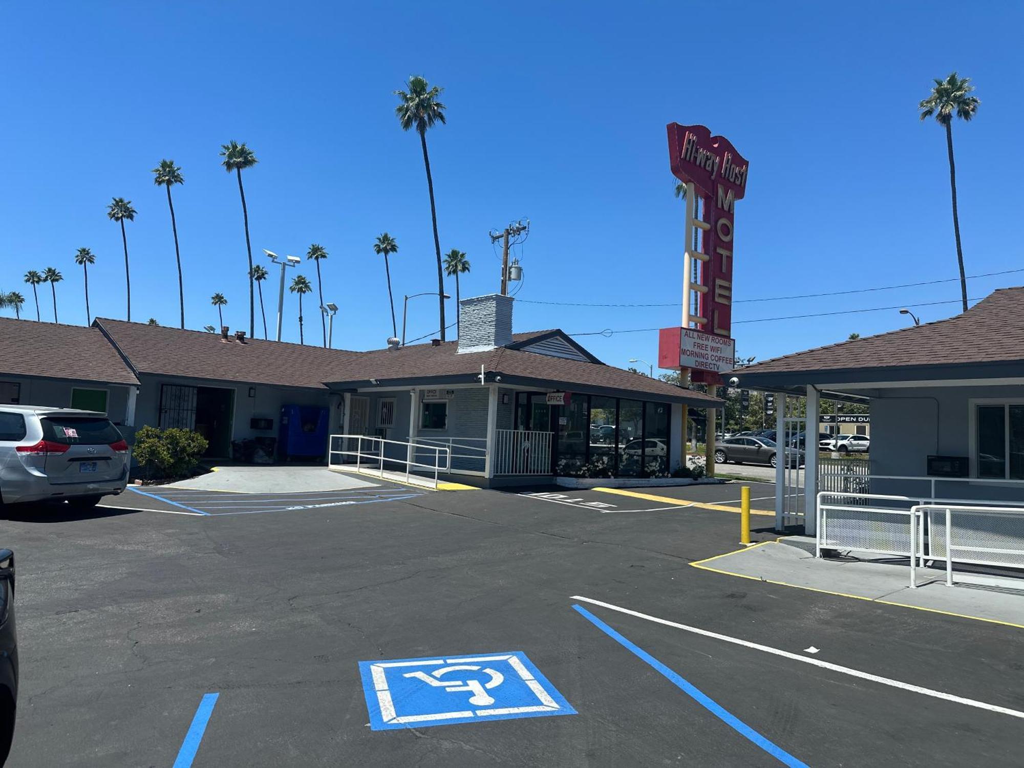 Hi-Way Host Motel Pasadena Exterior photo