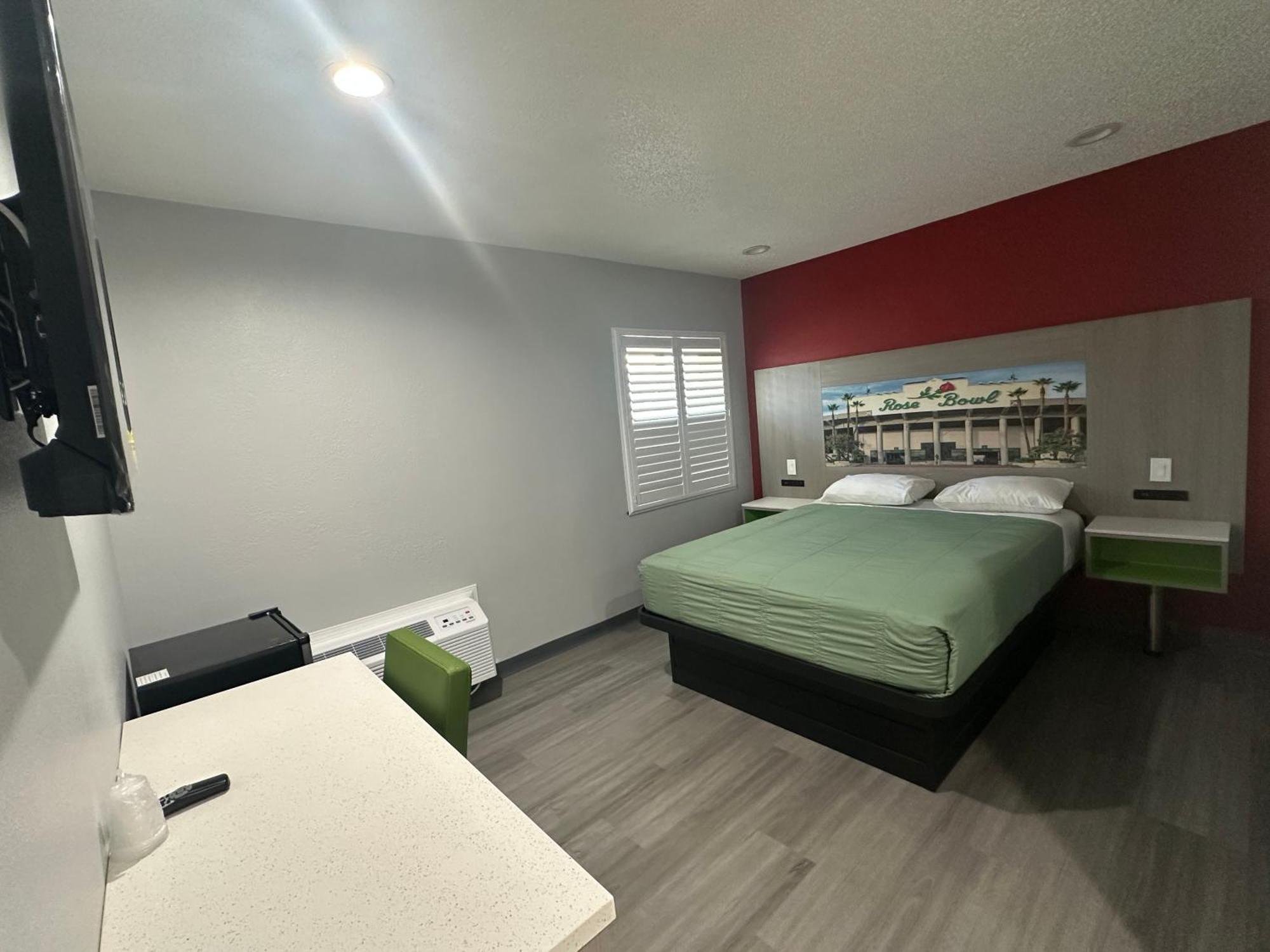 Hi-Way Host Motel Pasadena Exterior photo