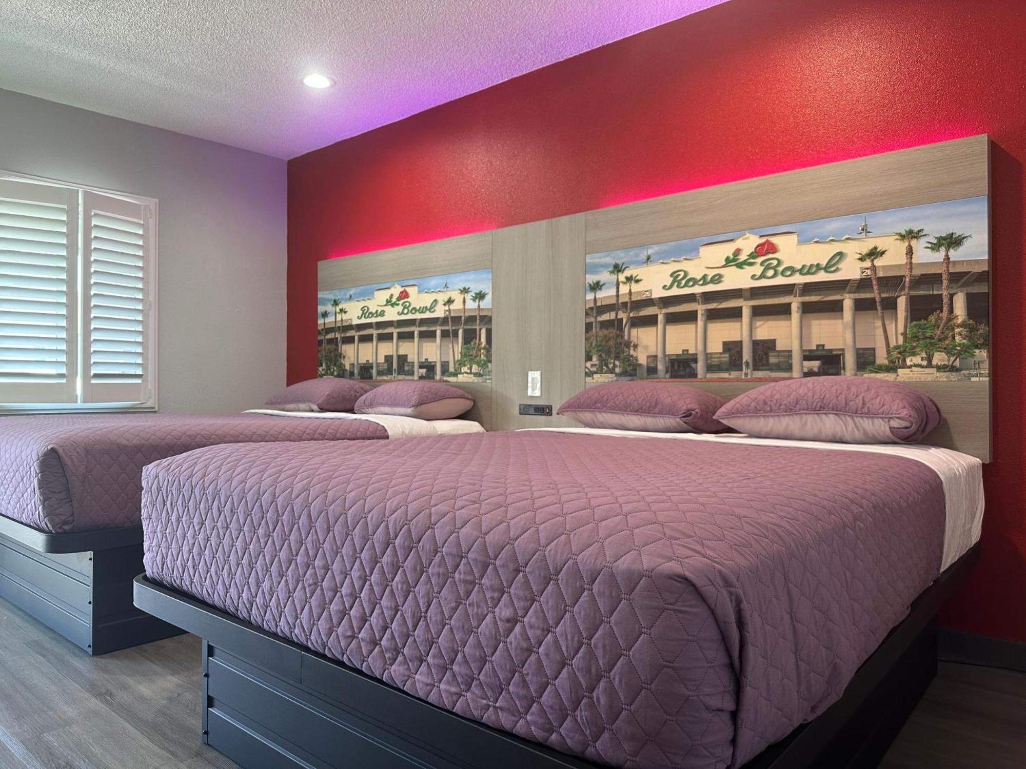 Hi-Way Host Motel Pasadena Exterior photo