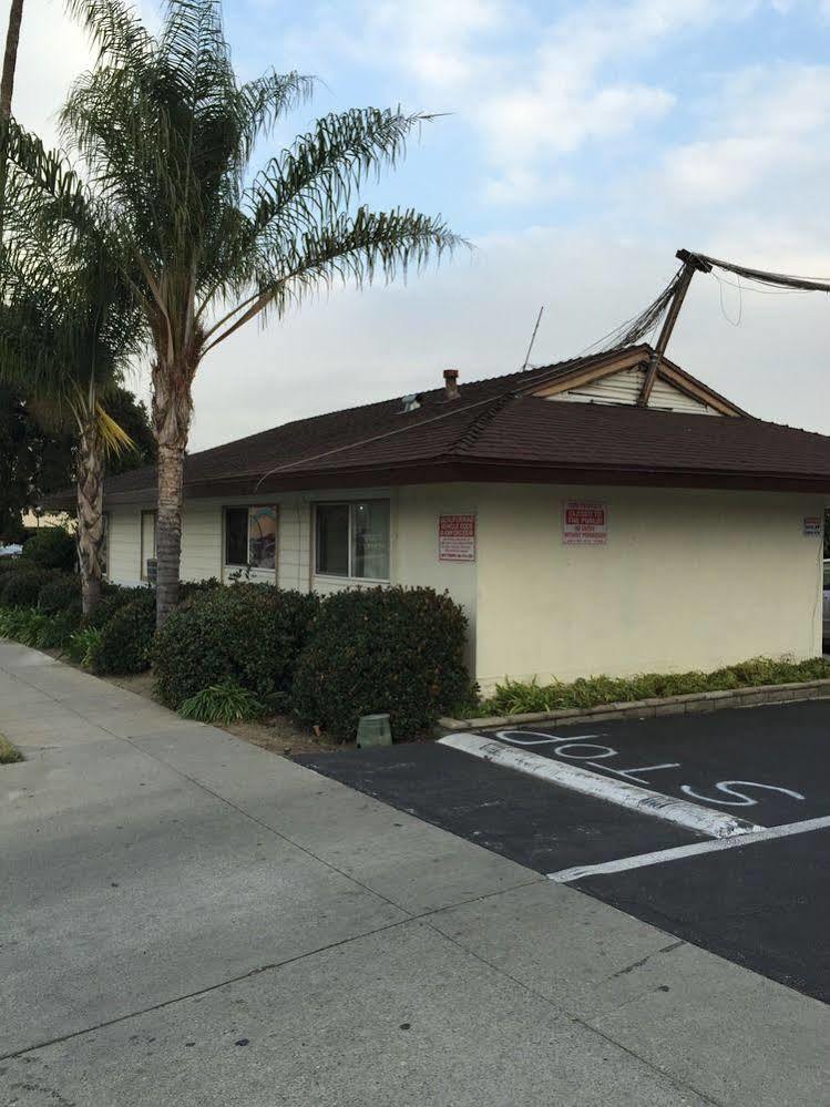 Hi-Way Host Motel Pasadena Exterior photo