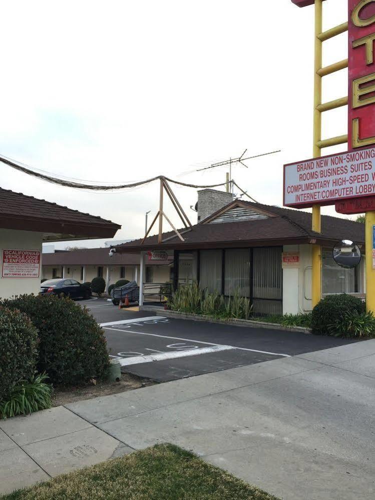 Hi-Way Host Motel Pasadena Exterior photo