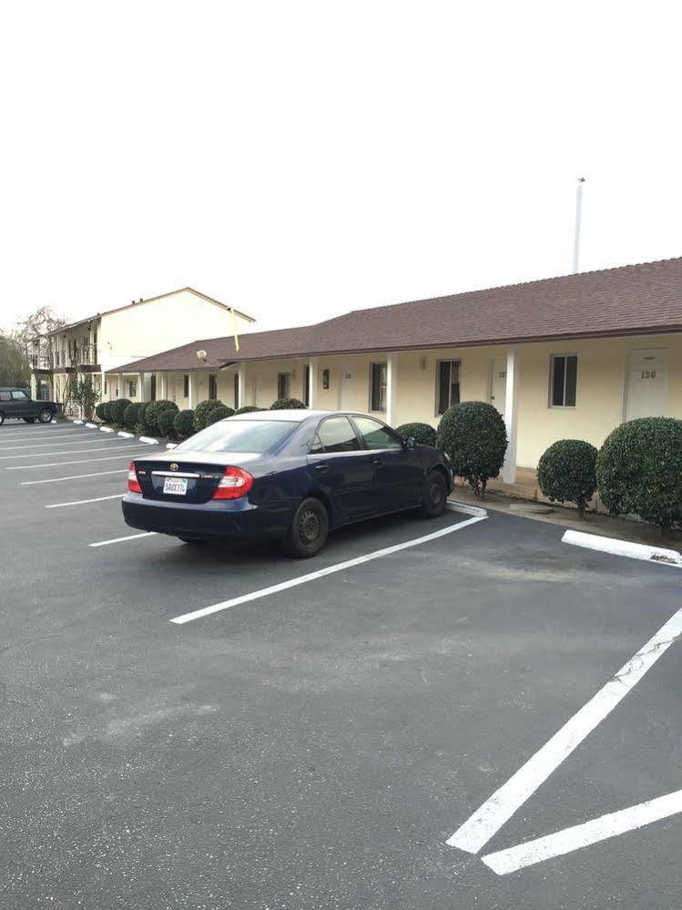 Hi-Way Host Motel Pasadena Exterior photo