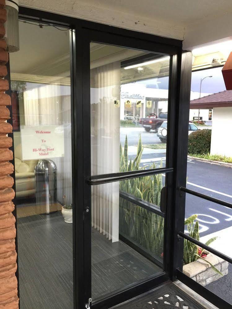 Hi-Way Host Motel Pasadena Exterior photo