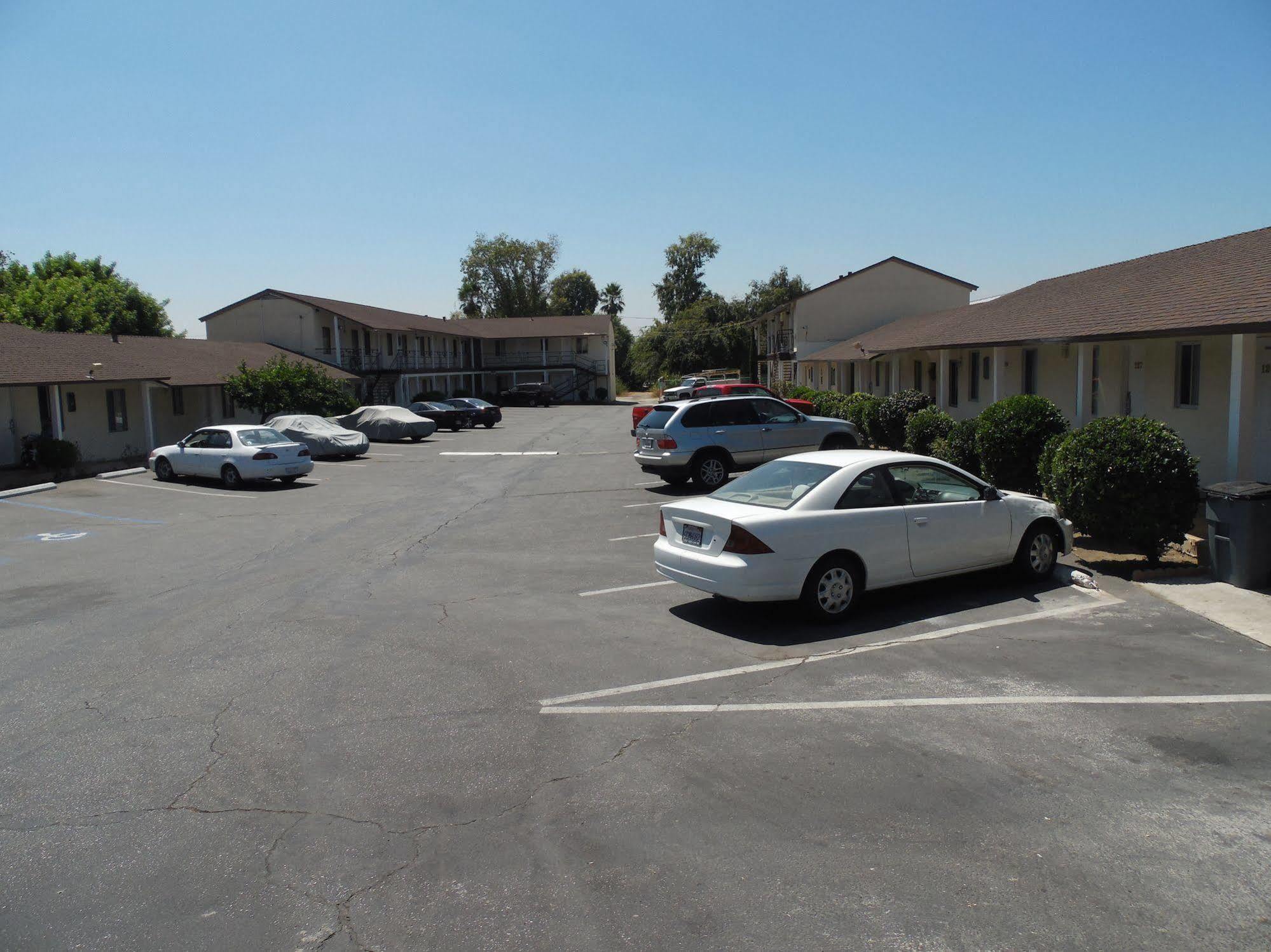 Hi-Way Host Motel Pasadena Exterior photo