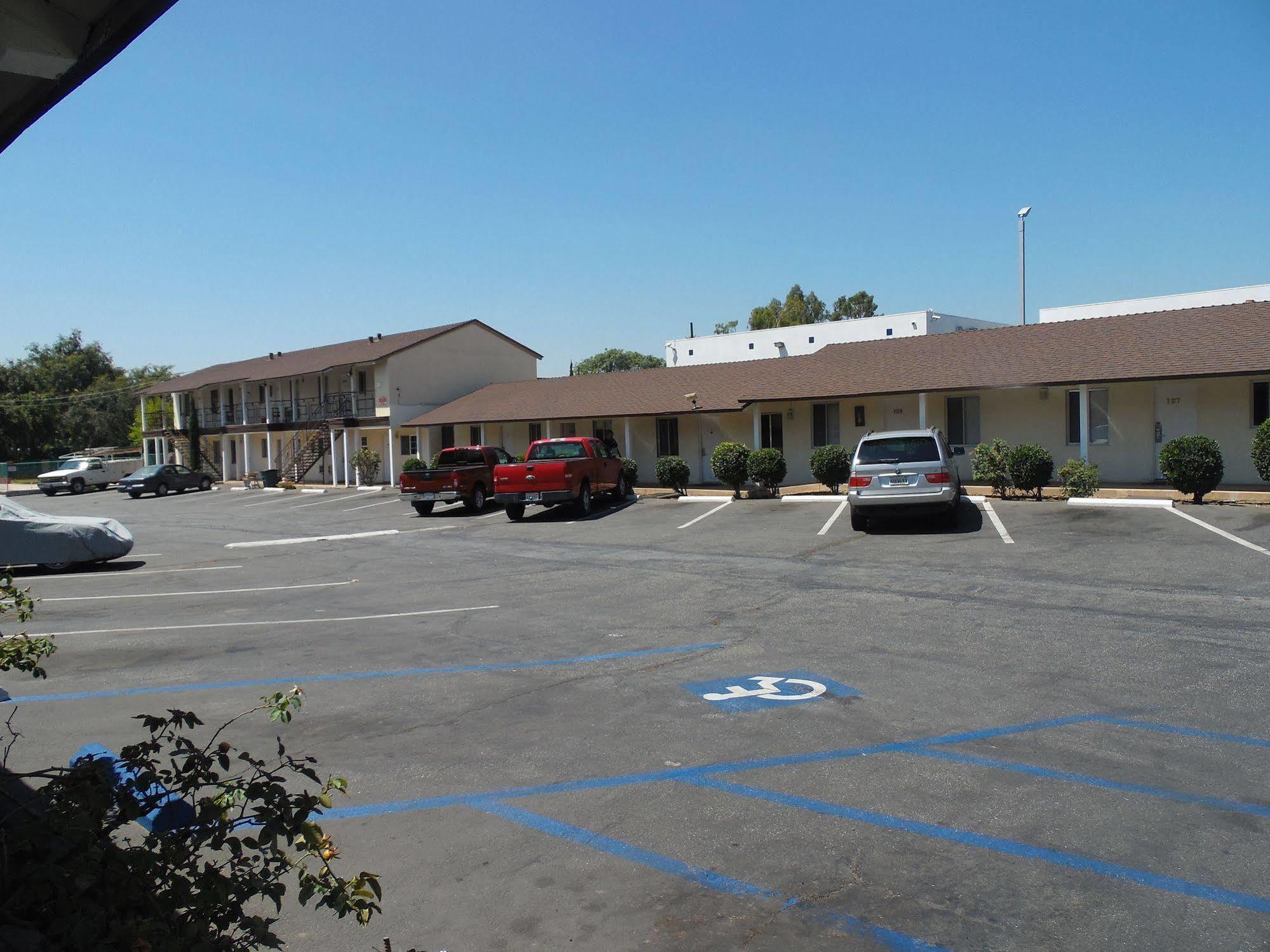 Hi-Way Host Motel Pasadena Exterior photo