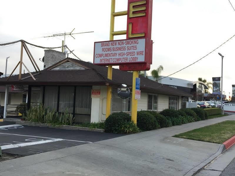 Hi-Way Host Motel Pasadena Exterior photo